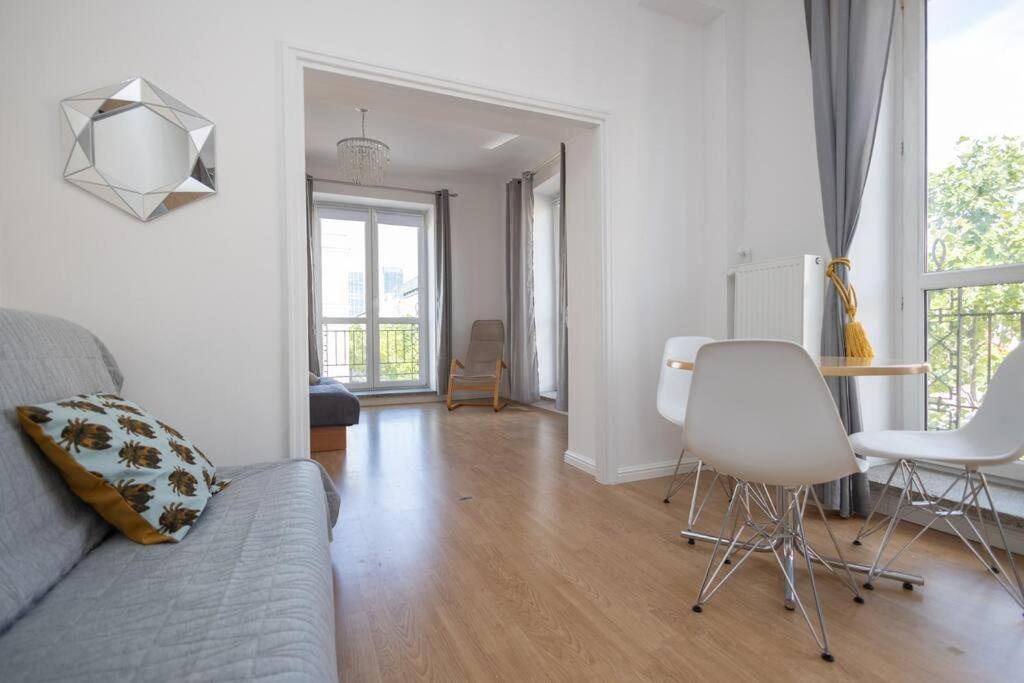 Spacious In Heart Of * Warschau